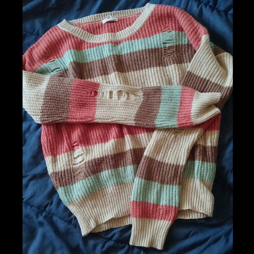 Zenana Outfitters Distressed Sweater